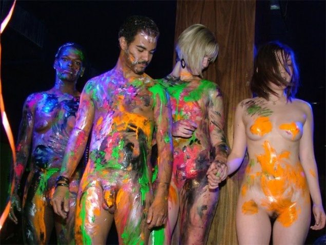 Голые женщины Раскрашенные краской