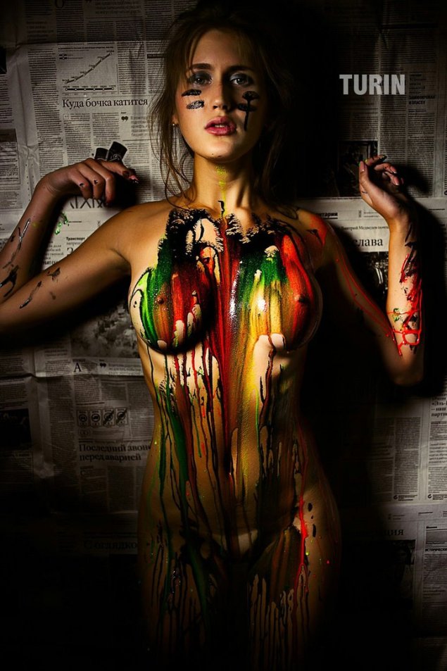 Голые девушки в краске