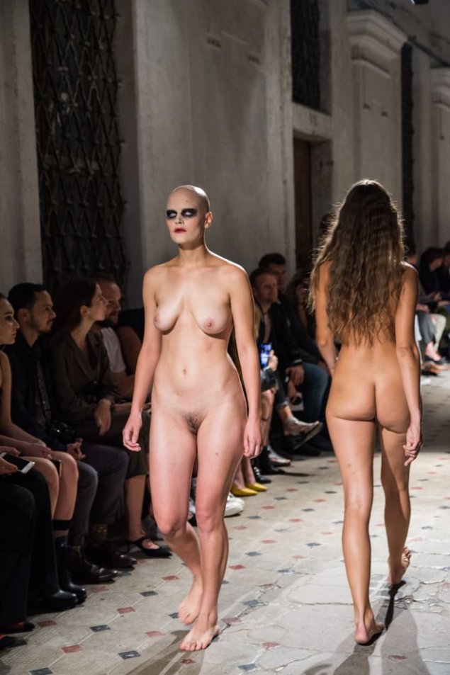 Обнаженка на модных показах