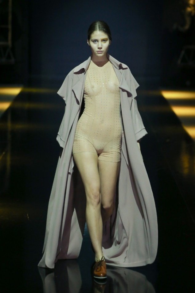 Голая мода Чарли Ле Минду