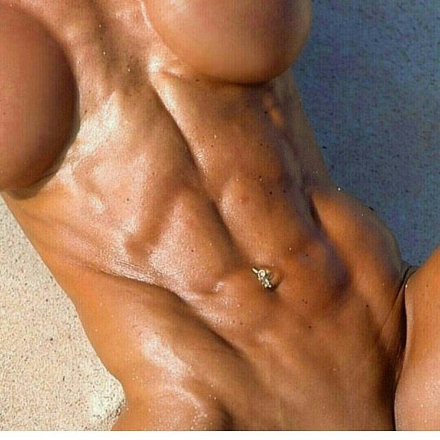 Накаченная женская грудь