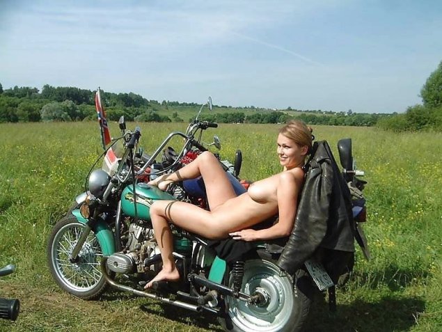 Голые девки на советских мотоциклах