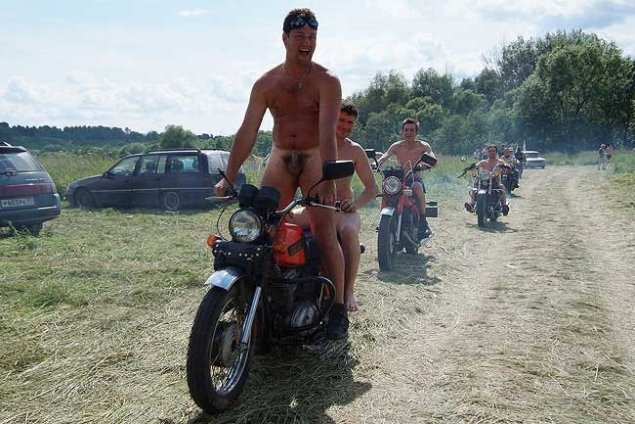 Голая на советском мотоцикле