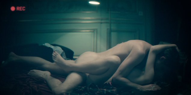 Джорджина Лиминг в голой сцене