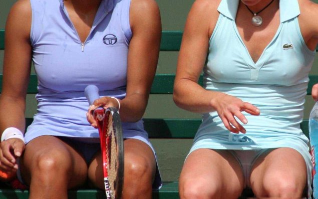 Случайно засветила трусики