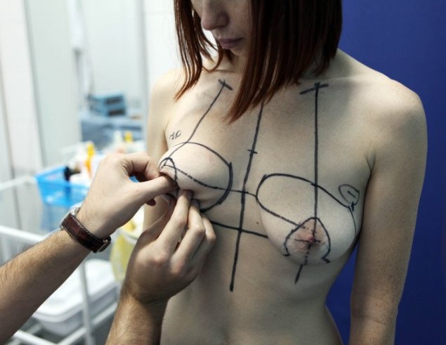 Девушки с передавленными сиськами