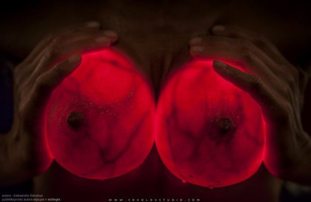 Светящиеся силиконовая грудь