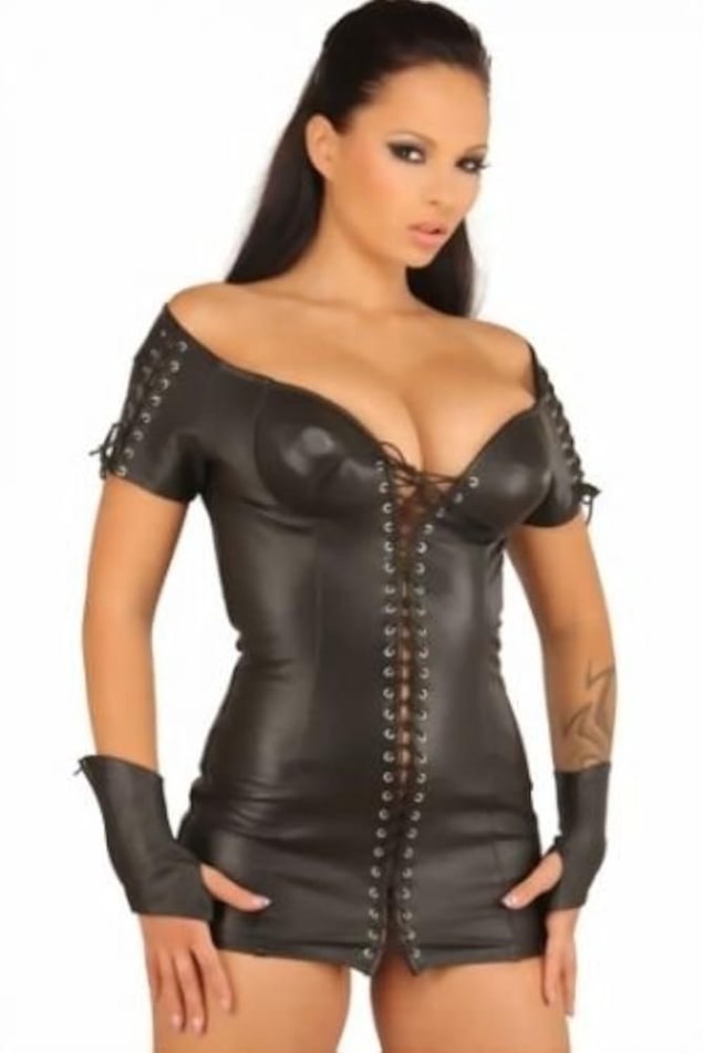 Кожаное платье со шнуровкой