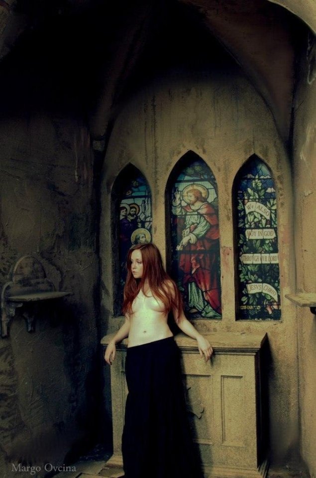 Готическая девушка