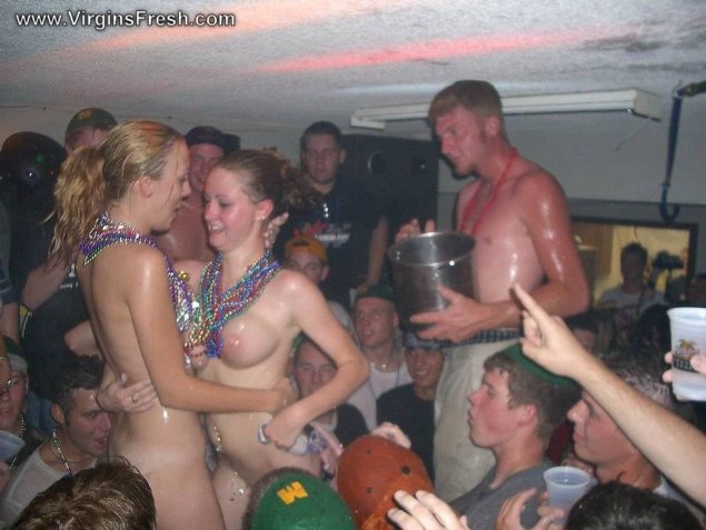 Частная вечеринка в стиле ню