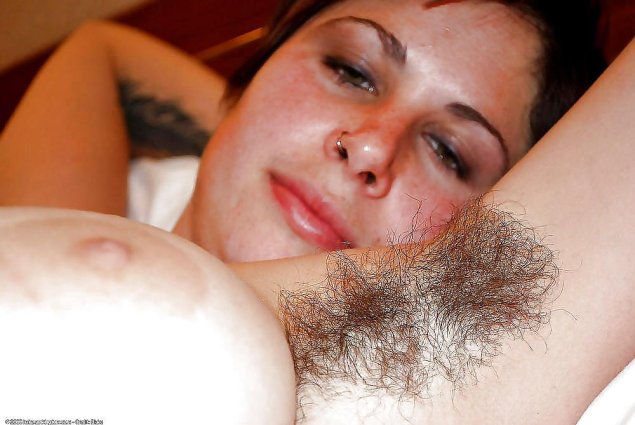 Голые волосатые подмышки