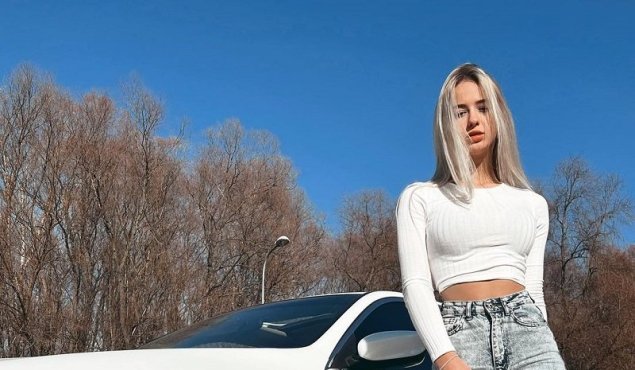 Симбочка тиктокерша