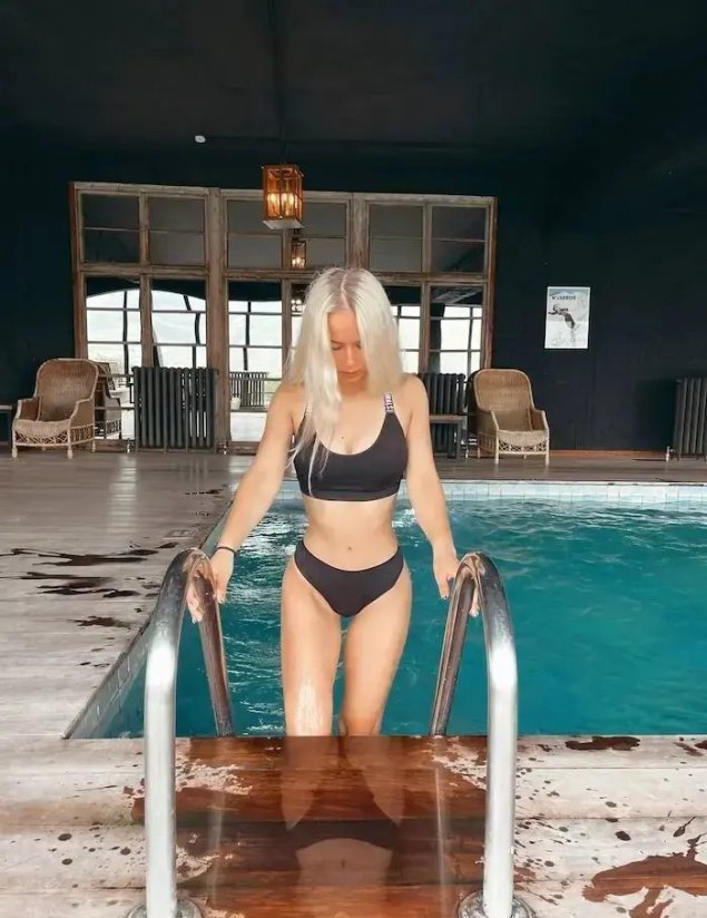 Симбочка тиктокерша