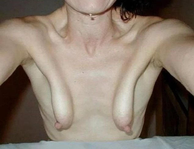 Маленькая обвисшая грудь