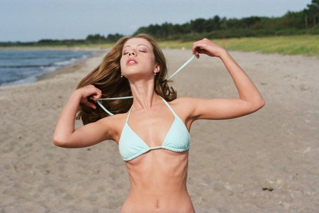 Мишель трахтенберг в купальнике