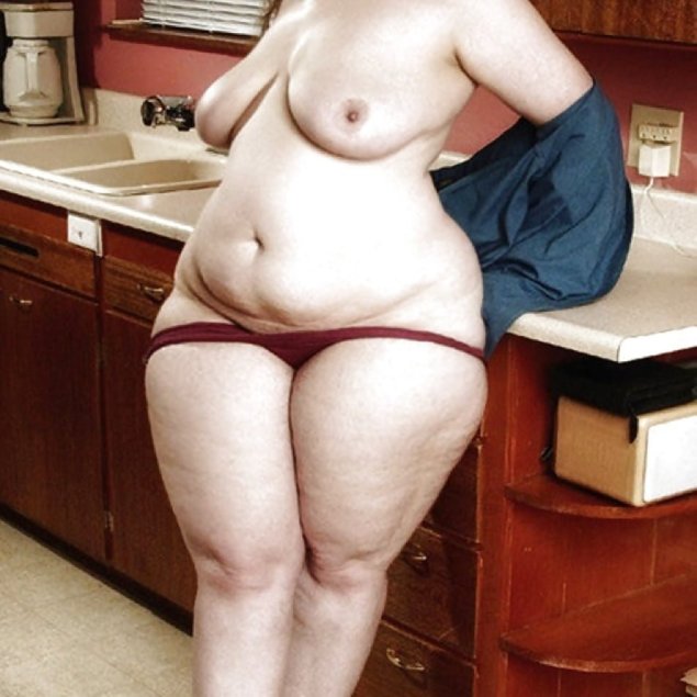 Голые толстушки с большими бедрами