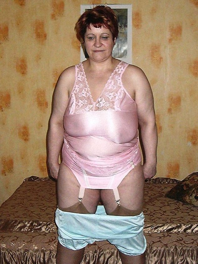 Пожилые женщины в панталонах