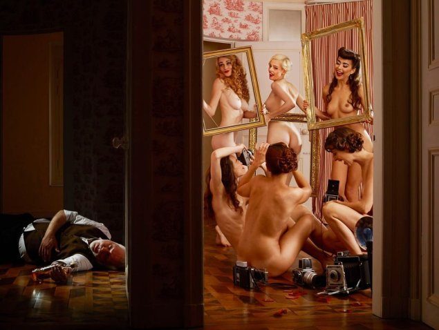 Голые женщины в публичном доме