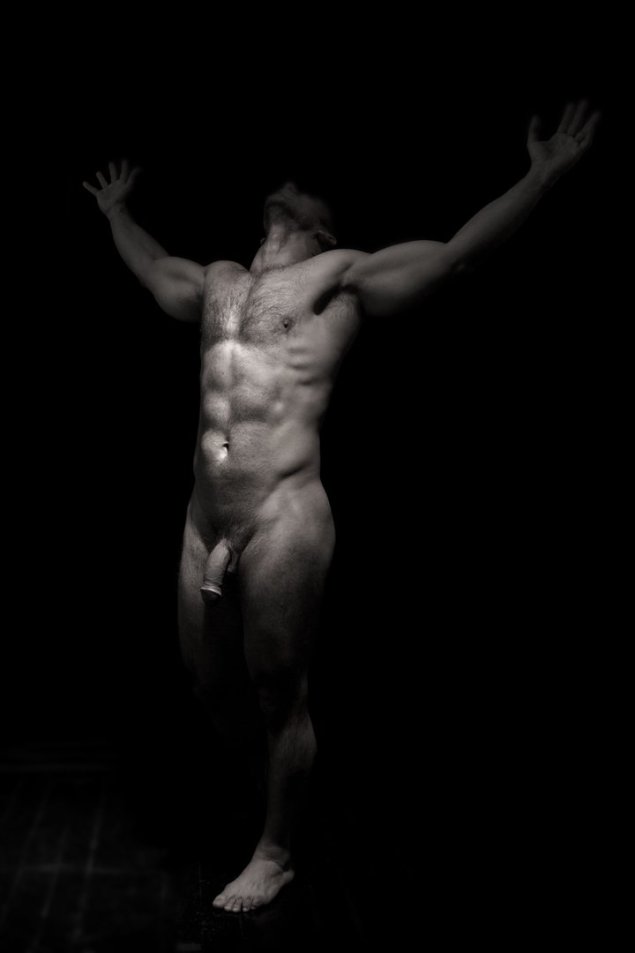 Фотосессия в стиле ню мужчины