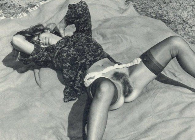 В чулках ретро