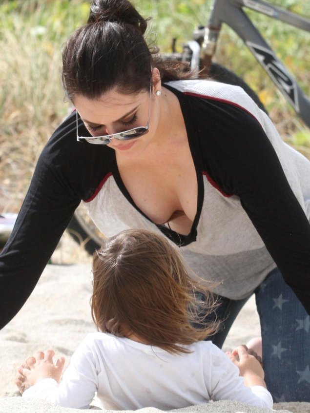 Случайно засветила соски