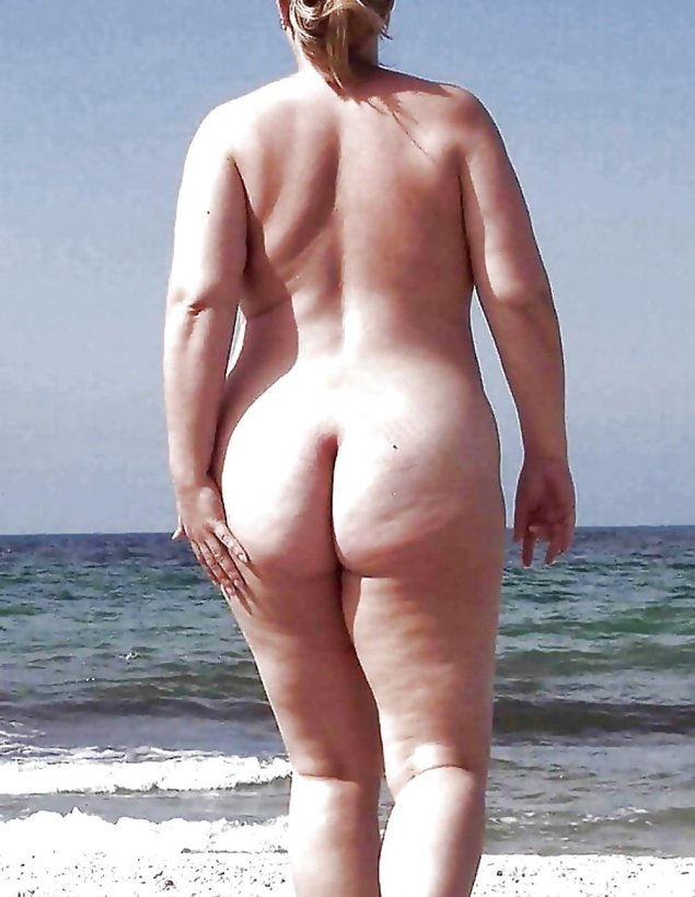 Зрелые большие попки пляж