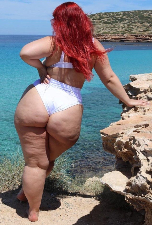 Огромная целлюлитная жопа