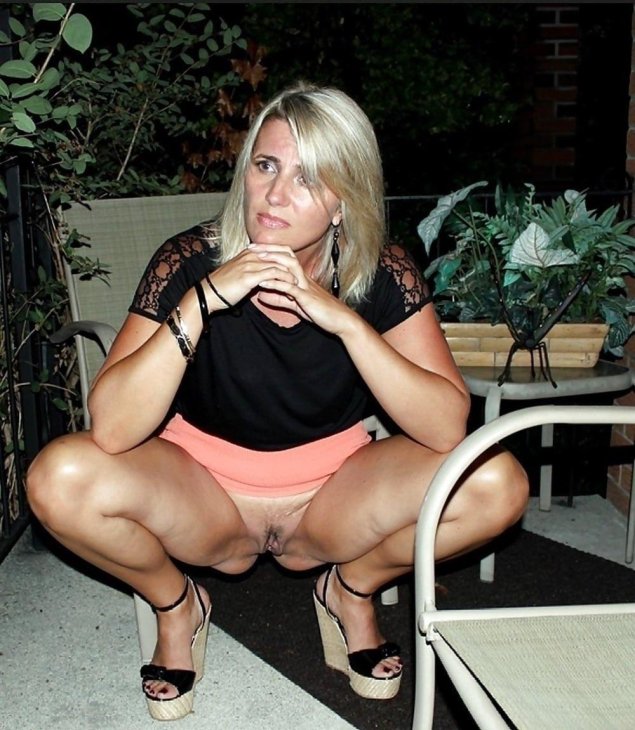 Мамка без трусиков