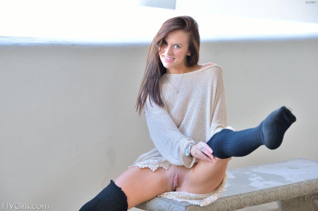 Девушка в свитере