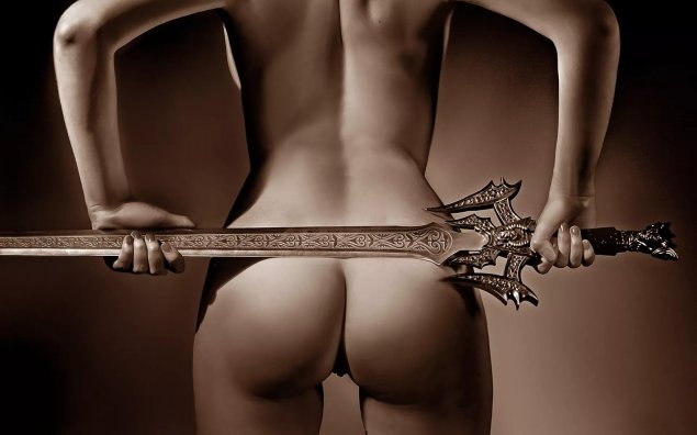 Эротические девушки с мечом