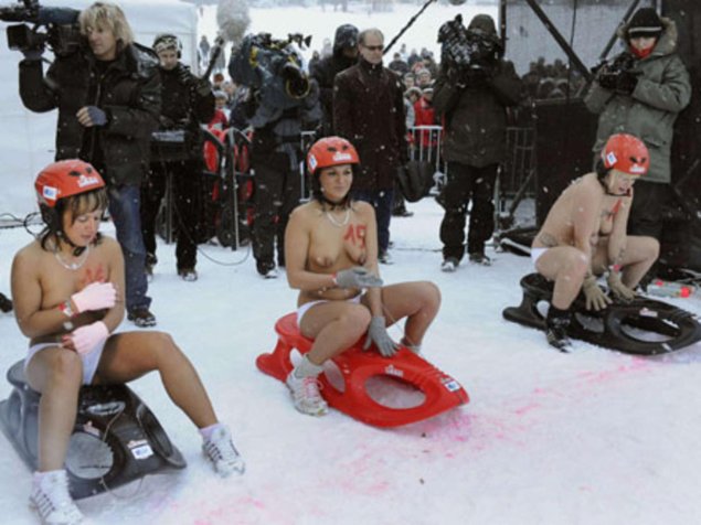 Голые гонки на санках в германии