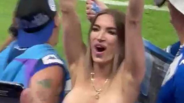 Голые болельщицы футбола