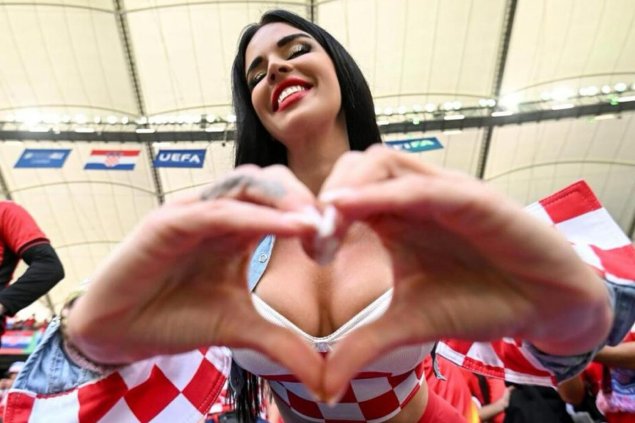 Хорватская болельщица ивана кнолль