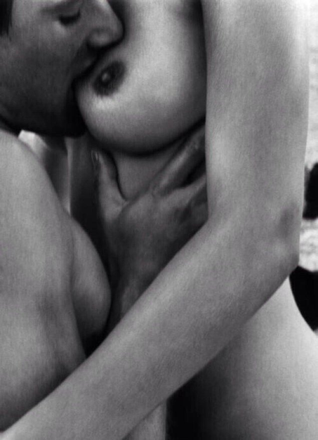 Эротические ласки женской груди