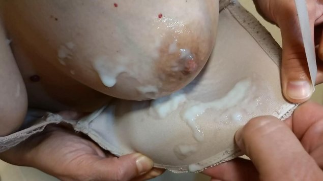 Белый бюстгальтер в сперме.