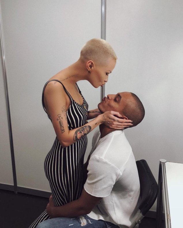 Лысая девушка