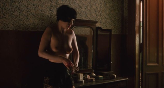 Голая матильда из фильма леон