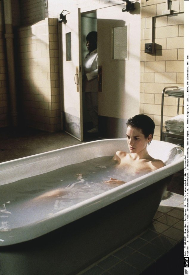 Вайнона райдер в ванной