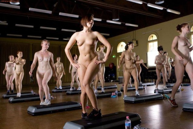 Голое занятие аэробикой
