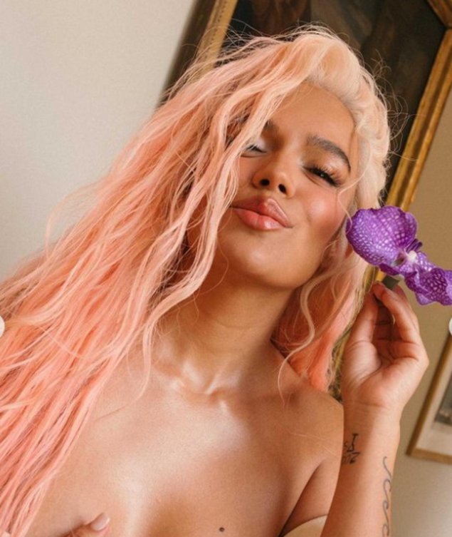 Розовые волосы