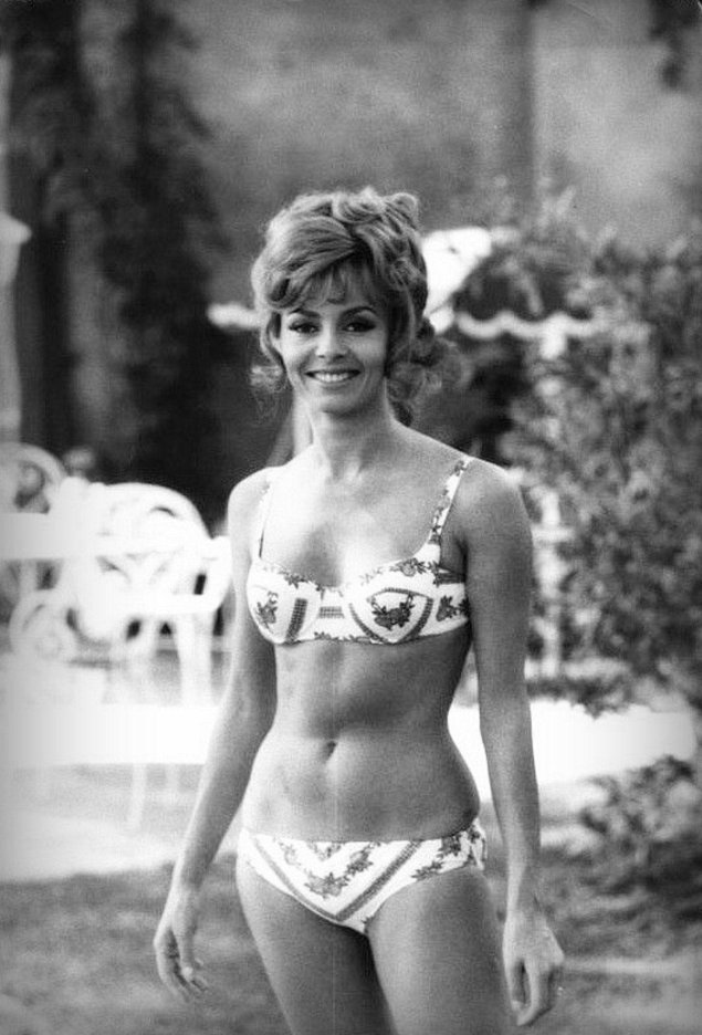 Мишель мерсье в купальнике