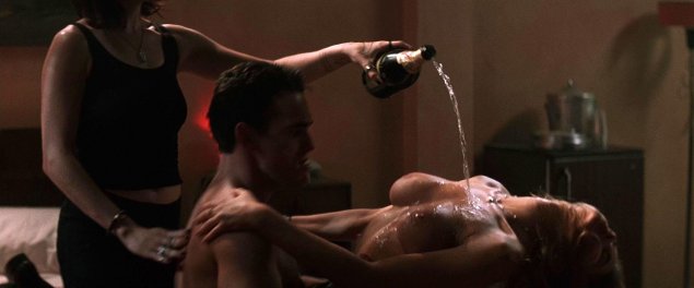 Джинн трипплхорн голая основной инстинкт