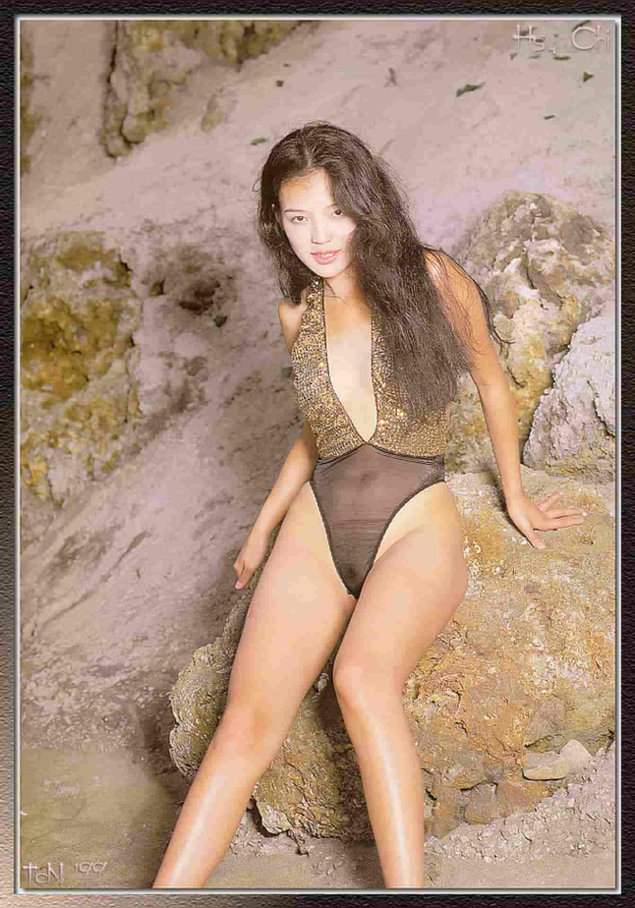 Шу ци в купальнике