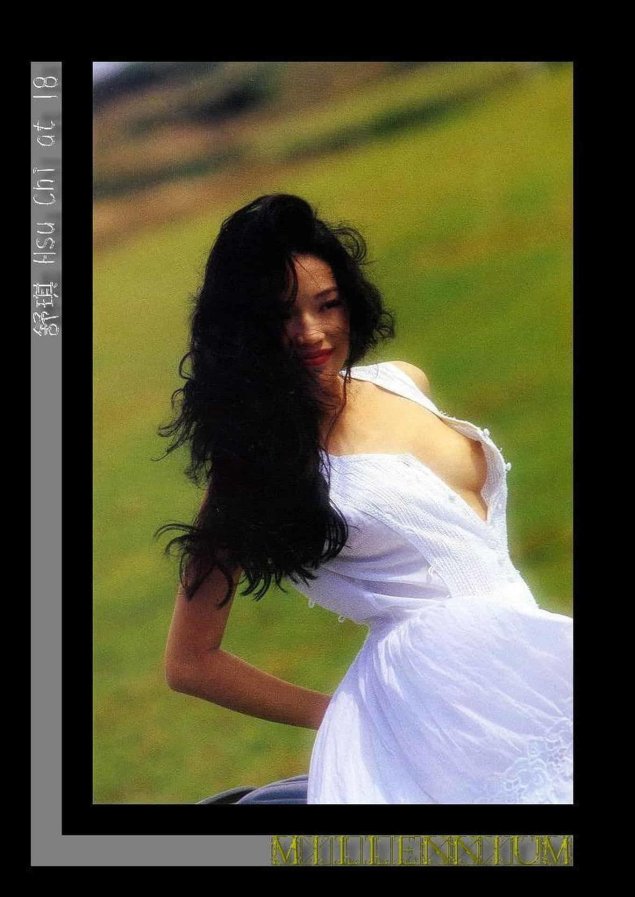 Шу ци в купальнике