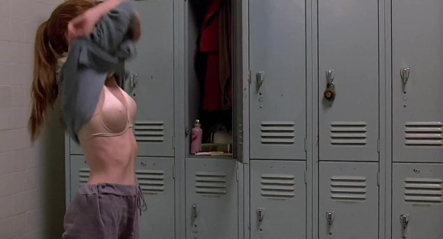 Женская раздевалка в школе
