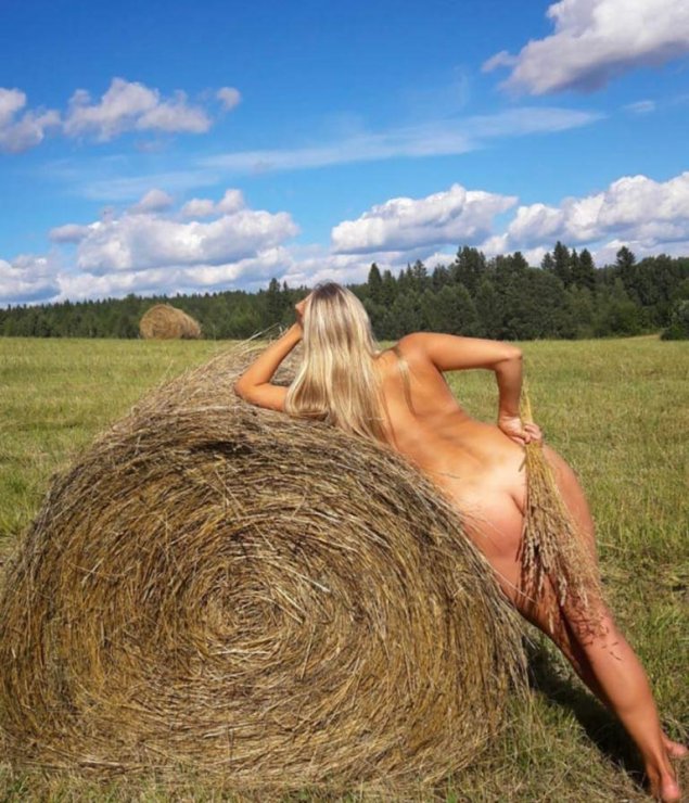 Фотосессия со стогами сена