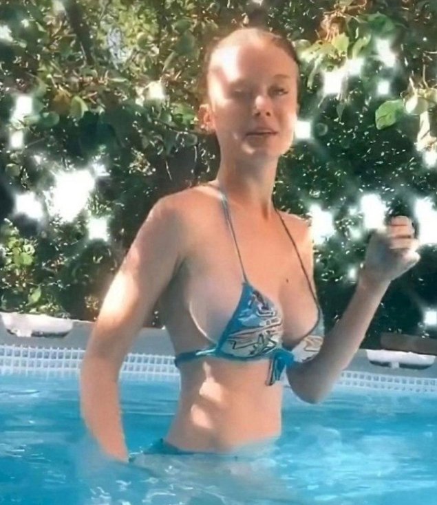 Даша дошик в купальнике