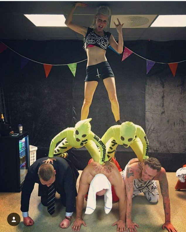 Позы для четверых