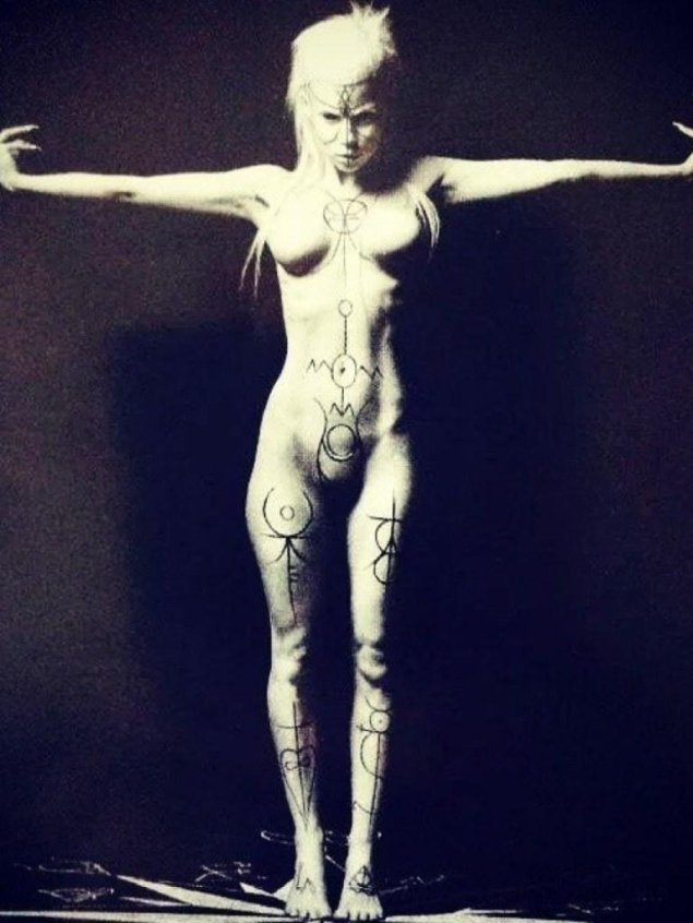 Die antwoord йоланди фиссер