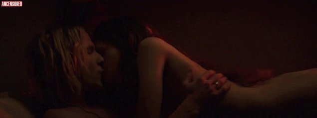 Откровенные сцены